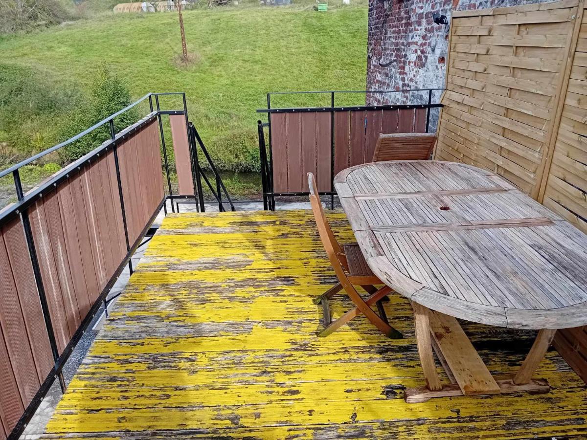 Grand Appartement Avec Terrasse Wignehies Exteriör bild