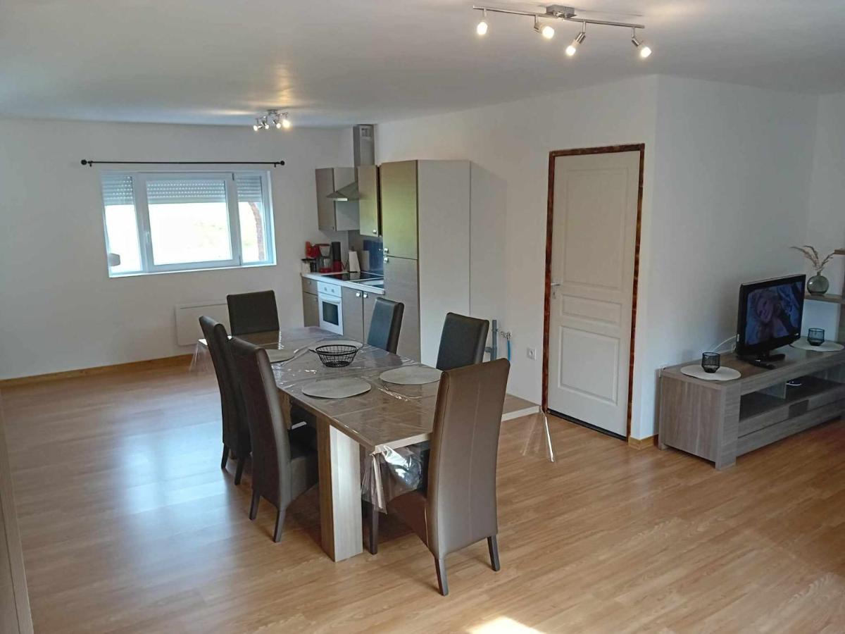Grand Appartement Avec Terrasse Wignehies Exteriör bild